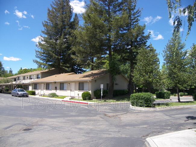 Building Photo - 1919 Quail Lakes Dr