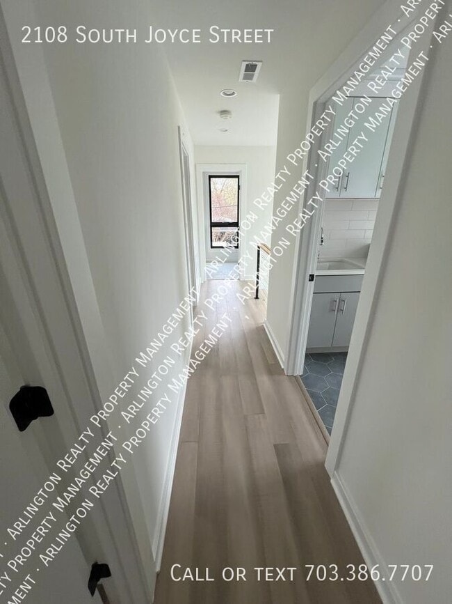 Building Photo - 2108 S Joyce St