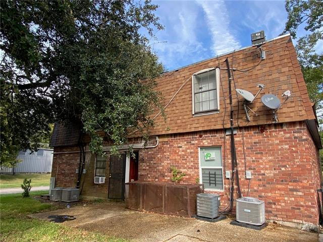 Building Photo - Charming 2-Bedroom Apartment with Water Included!