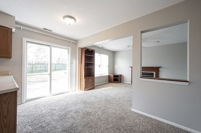 Building Photo - "Spacious 4-Bedroom Retreat with 2.5 Baths...