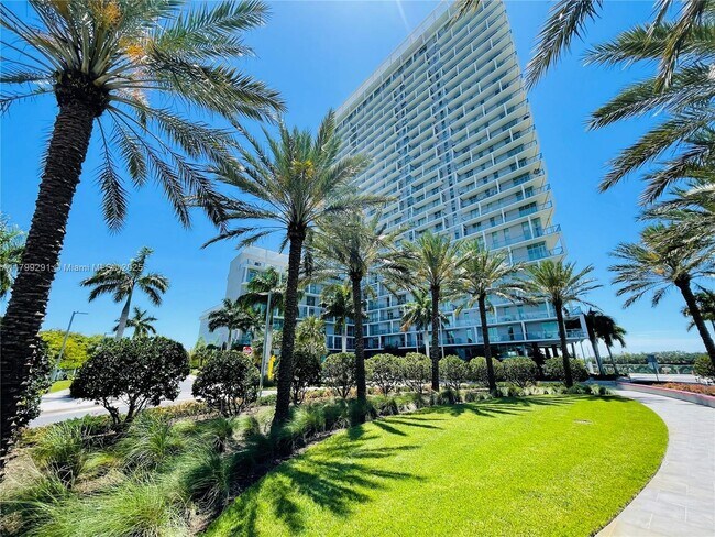 Building Photo - 2000 Metropica Wy