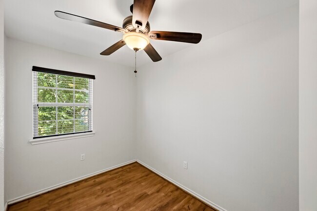 Building Photo - 16250 Indian Mill Dr