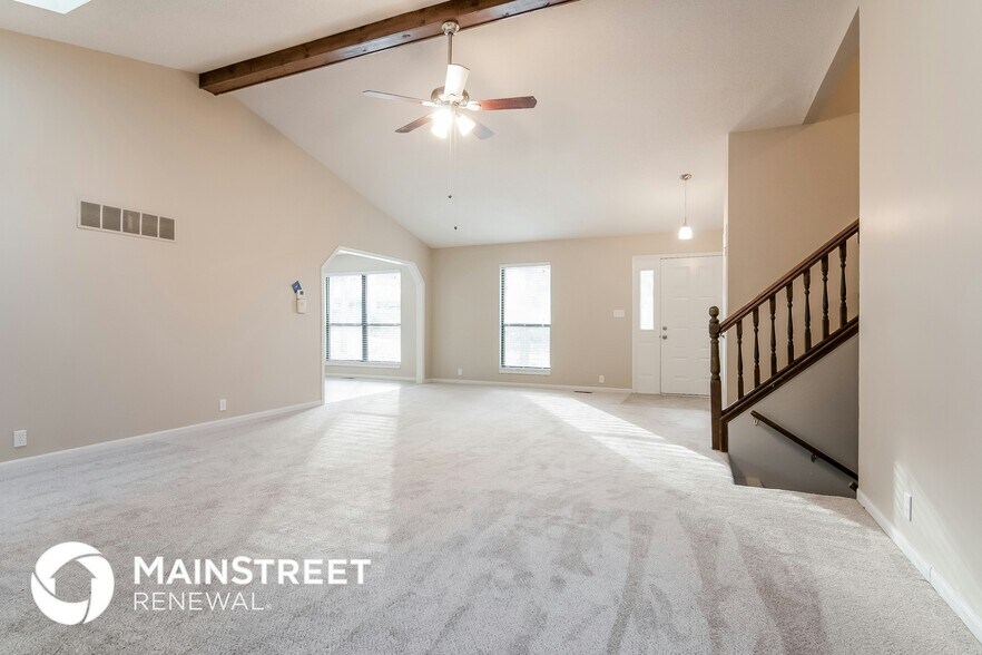 Building Photo - 31830 Somerset Ct