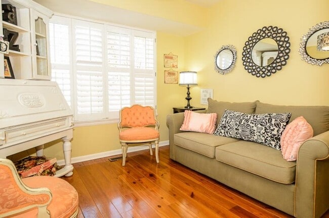 Building Photo - 8326 Linden Oaks Ct