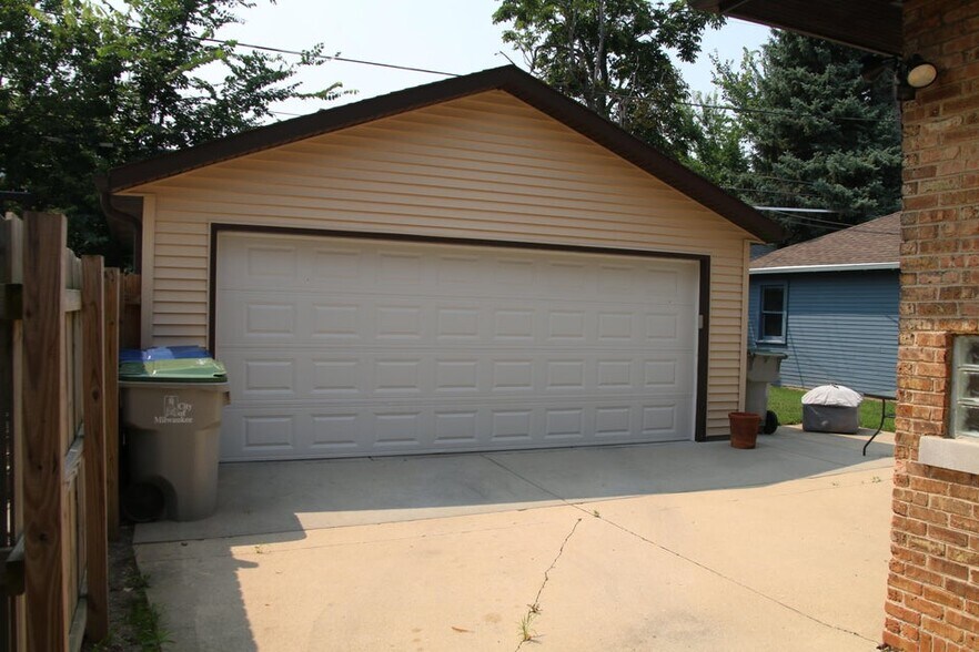 Building Photo - 2639 N 61st St