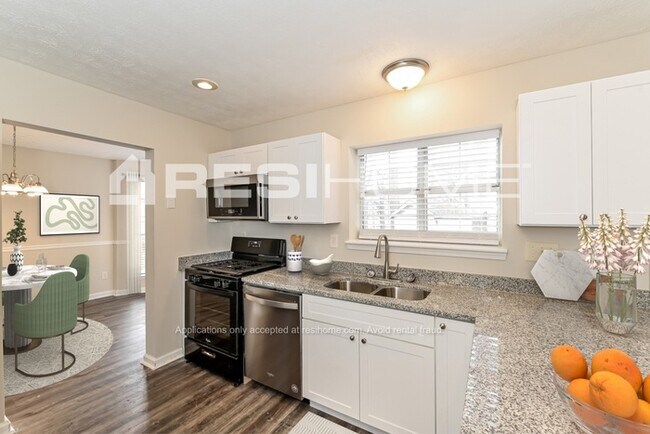 Building Photo - 1340 Birdsong Ln