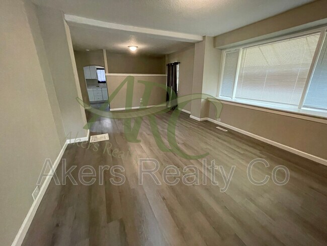 Building Photo - 1640 E Orman Ave