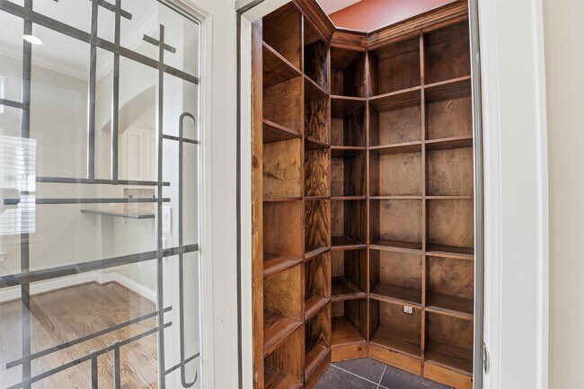 Building Photo - 5523 Crooms St