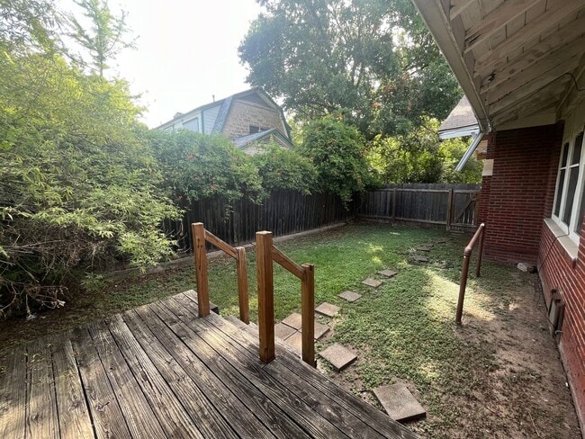 Building Photo - 4bed/2bath corner lot house in Hyde Park