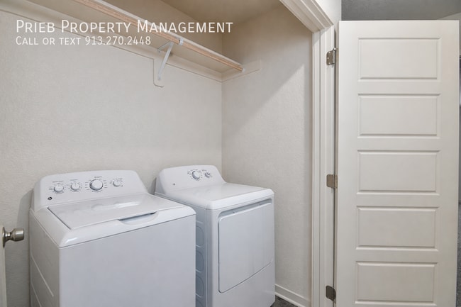 Building Photo - 3256 N 103rd Pl