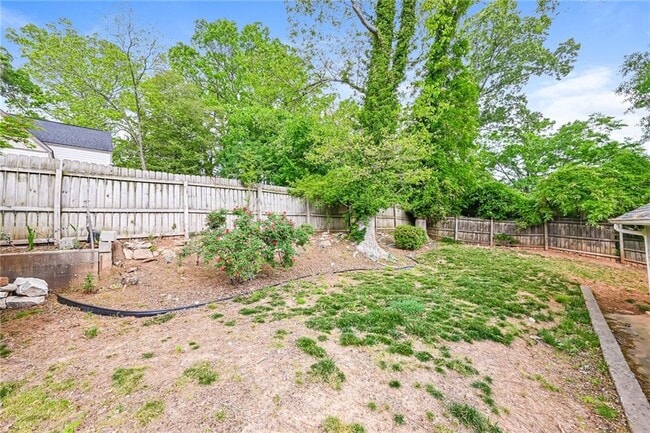 Building Photo - 2134 Delano Dr NE