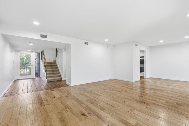 Building Photo - 48 Woodstone Square