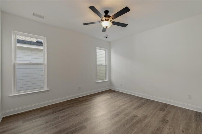 Building Photo - 5646 Native Oak Dr