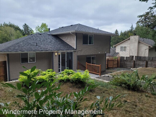 Building Photo - 3 br, 2.5 bath House - 943 NE Winston Drive