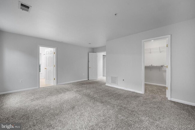 Building Photo - 21375 Lookout Dr