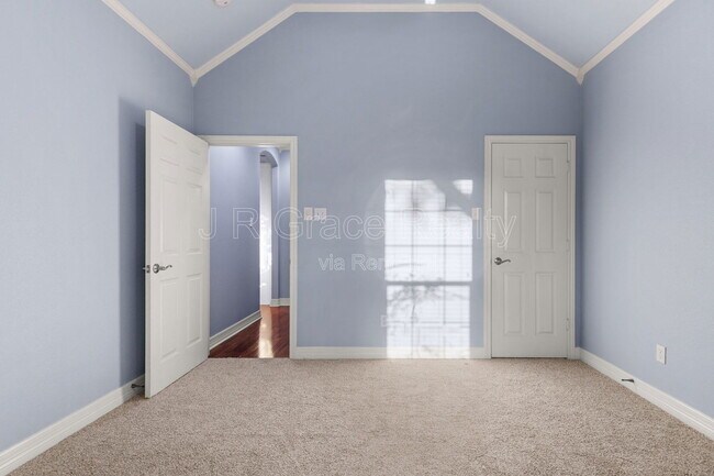 Building Photo - 1405 Gunnison Dr