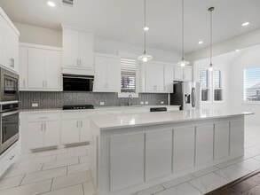 Building Photo - 8308 Pine Valley Dr