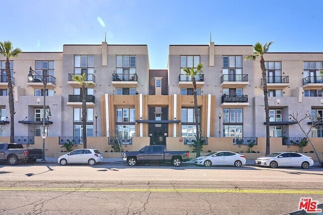 Building Photo - 360 W Ave 26