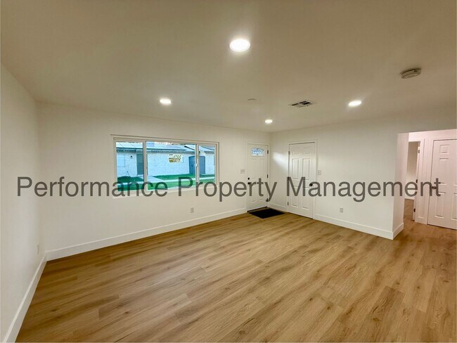 Building Photo - 3401 Squire Ln