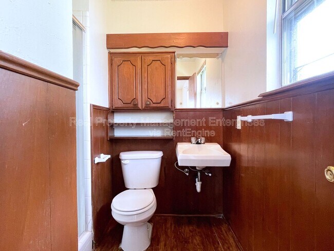 Building Photo - 4841 Newport Dr