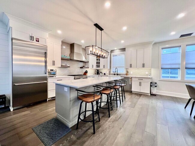 Building Photo - 16 A S Fredericksburg Ave