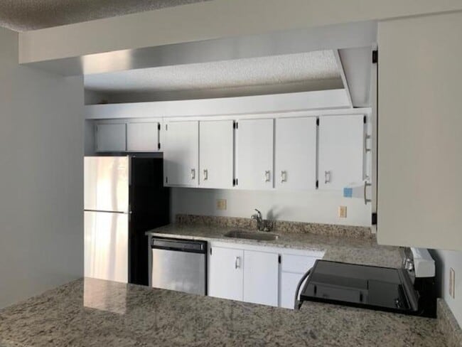 Building Photo - 2228 White Pine Cir