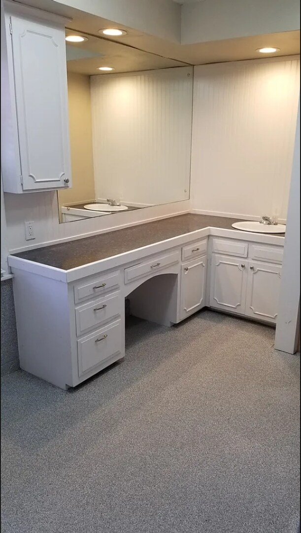 Building Photo - Beautiful Fully Remodeled 3 bedroom