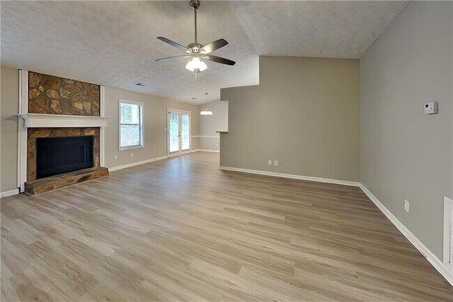 Building Photo - 815 Riverstone Ln