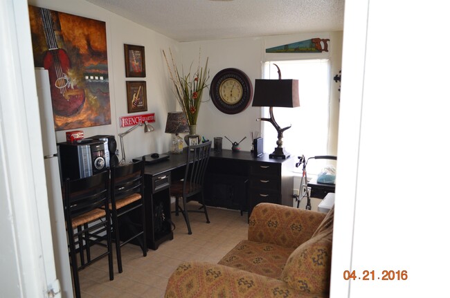 Building Photo - 1105 N Lamesa Rd