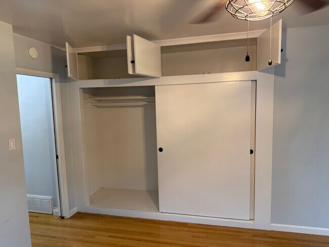 Building Photo - 409 N Park Ave