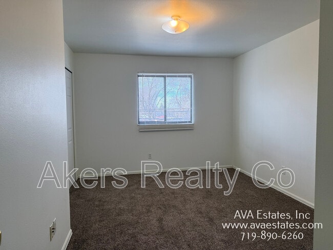 Building Photo - 1405 E 19th St