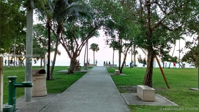 Building Photo - 1900 N Bayshore Dr