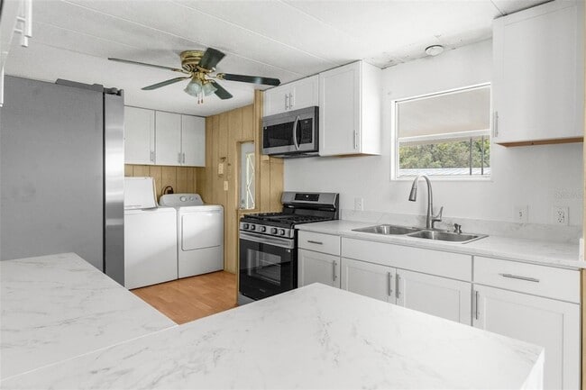 Building Photo - 7305 Score St