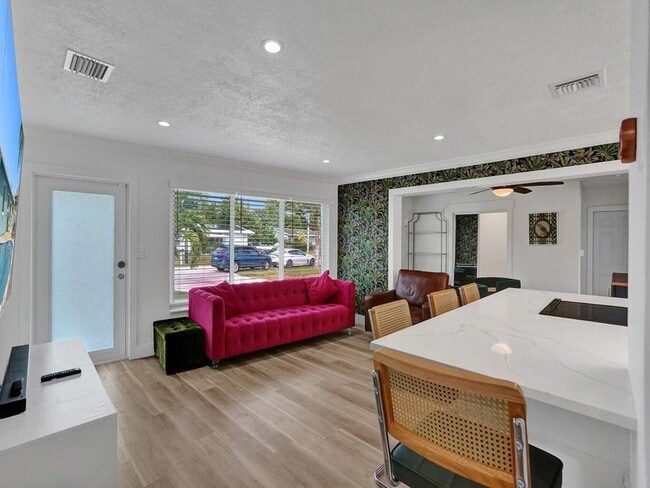 Building Photo - 2750 NE 10th Ave