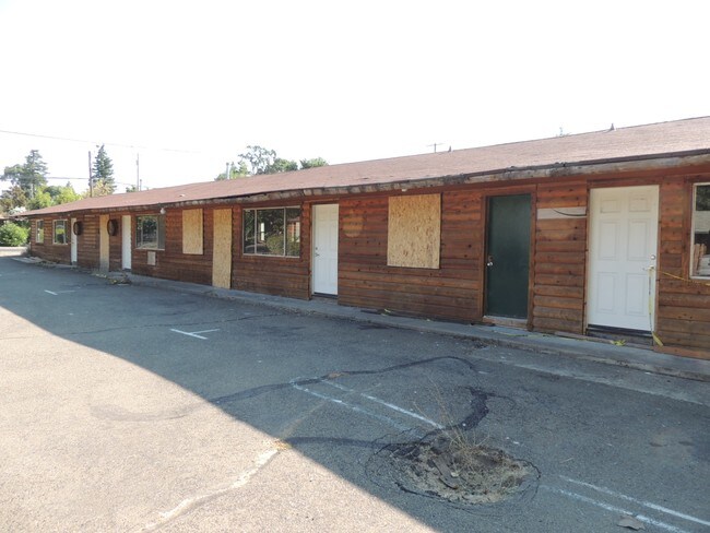 Building Photo - Cedar Cove Lodge