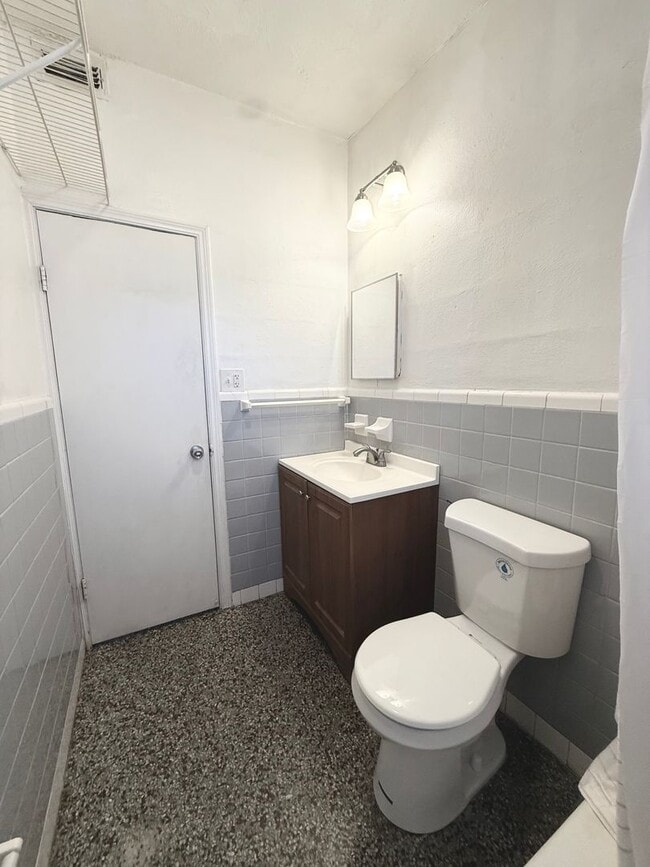 Building Photo - 2207 Vine St