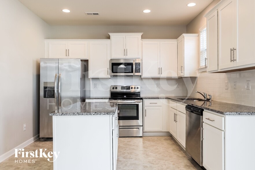 Building Photo - 109 Longleaf Dr