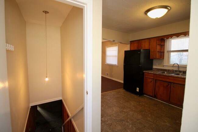 Building Photo - Super 3-brm stone ranch with basement in e...