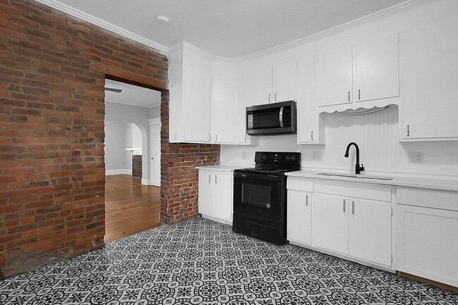 Building Photo - 323 S Ogden Ave