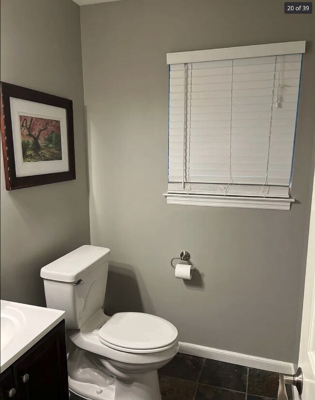 Building Photo - "Charming 2-Bedroom Retreat in Franklin with 1.5 Baths and Cozy 1244 Sq Ft Layout!"