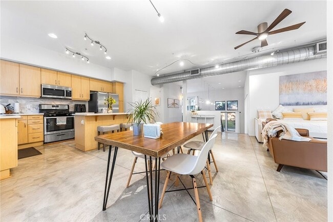 Building Photo - 210 N Spurgeon St