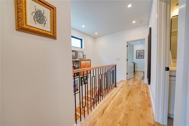 Building Photo - 829 Barnett St NE