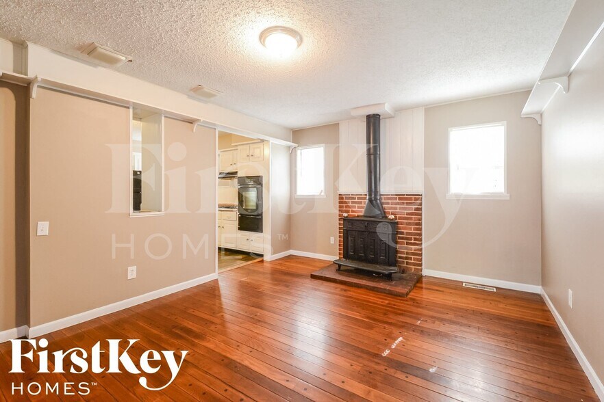 Building Photo - 6176 Silver Fox Dr