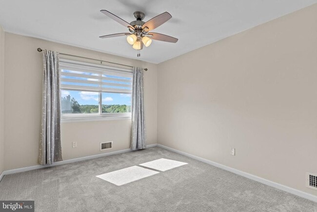 Building Photo - 3 Hillcroft Way