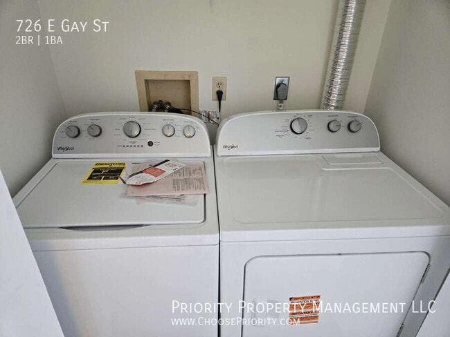 Building Photo - 726 E Gay St