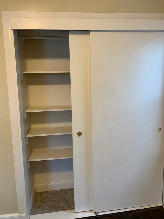 Master closet - 17130 Munich St