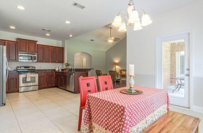 Building Photo - 32 Sonata St