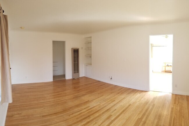 Building Photo - 246 Chorro St