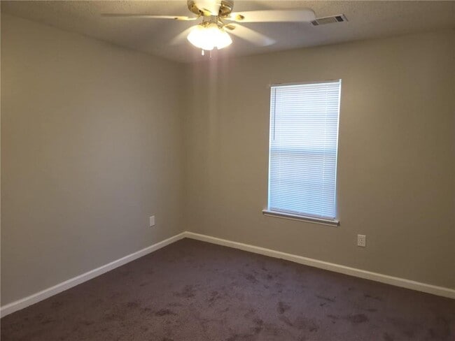 Building Photo - 4365 White Pines Ct