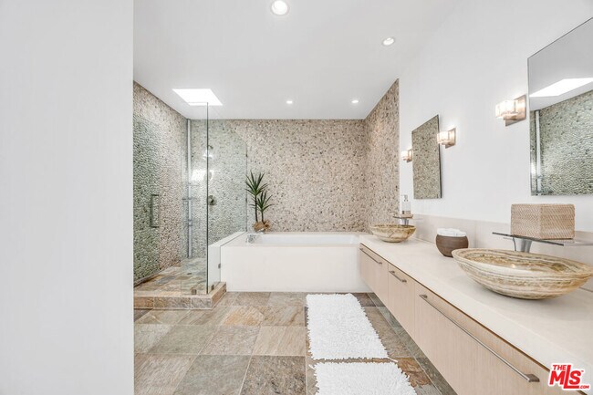 Building Photo - 25102 Malibu Rd